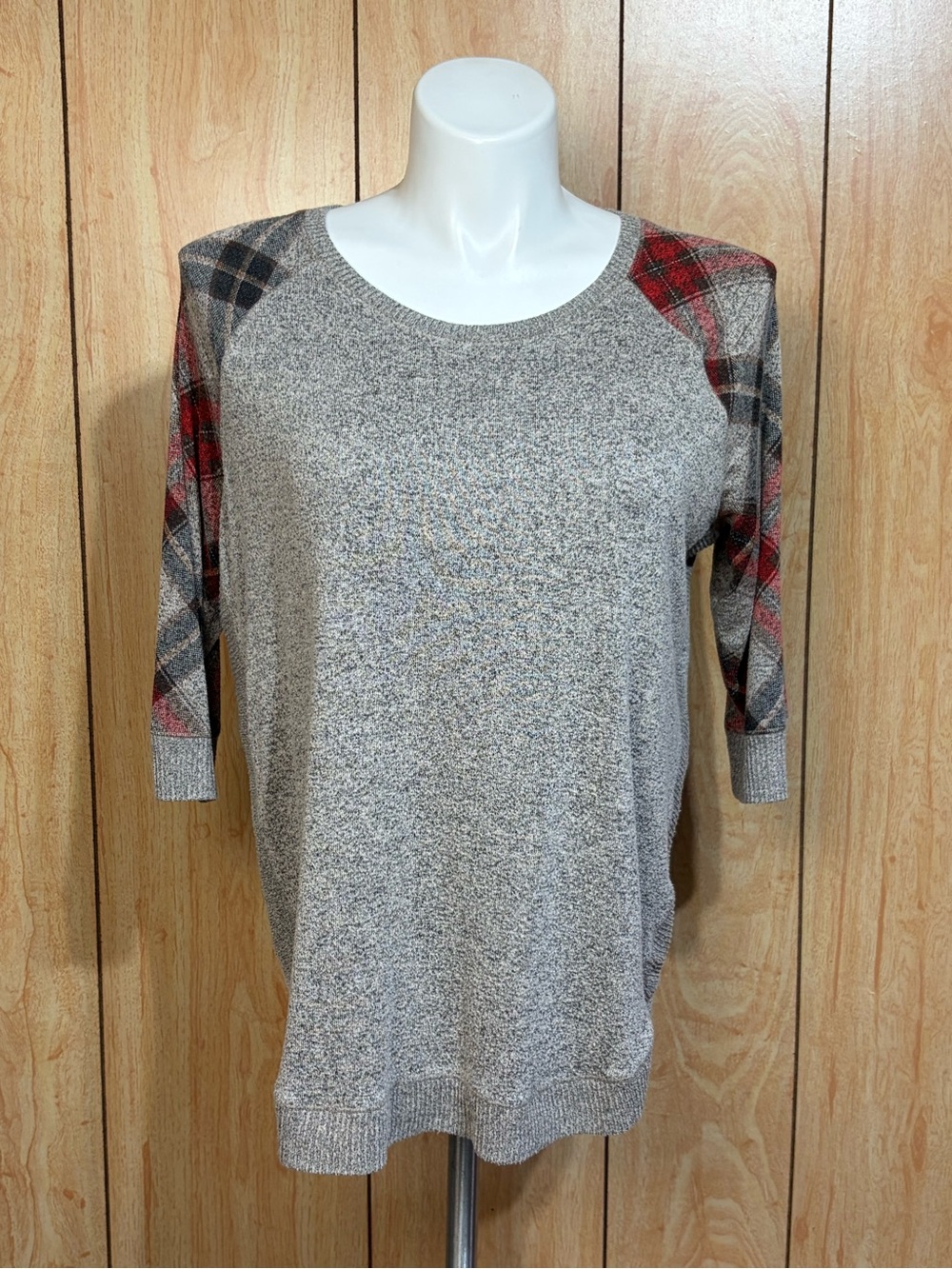 Maurices Gray Knit Top with Red Plaid Raglan Sleeves SZ - L
